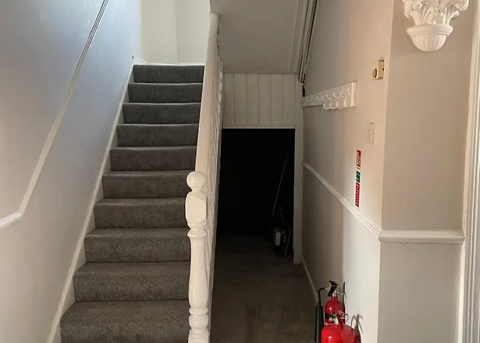 Superb Triple Near Croke Park - 1 *