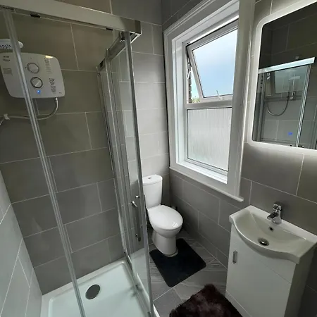 Superb Triple Near Croke Park - 1 *