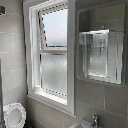 Superb Triple Near Croke Park - 1