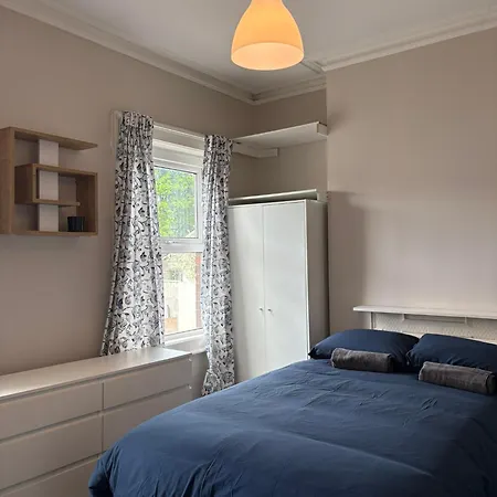 Superb Triple Near Croke Park - 1