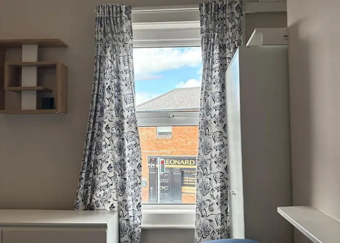 Superb Triple Near Croke Park - 1