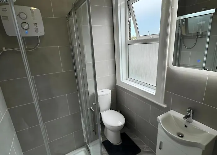 Superb Triple Near Croke Park - 1 *