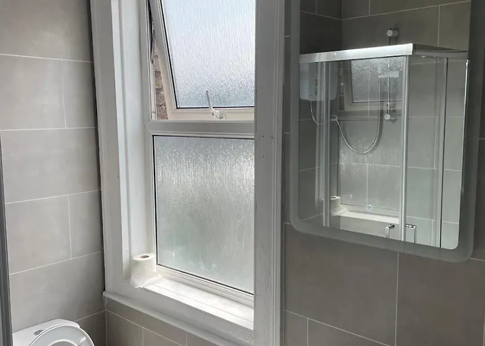 Superb Triple Near Croke Park - 1