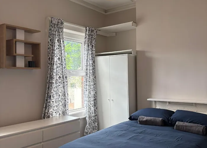 Superb Triple Near Croke Park - 1