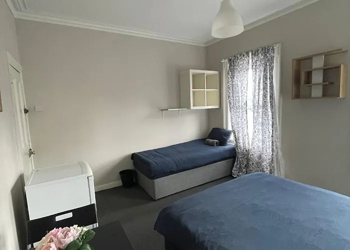Superb Triple Near Croke Park - 1 Guest house